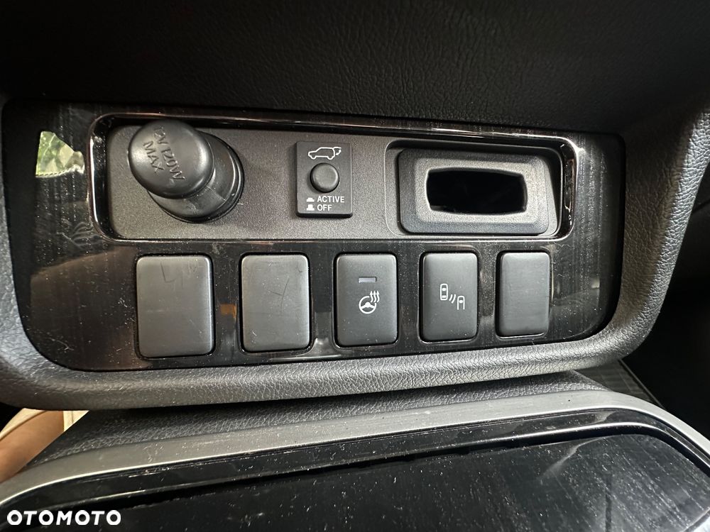 Mitsubishi Outlander 2.0 4WD Plug-In Hybrid Top - 13