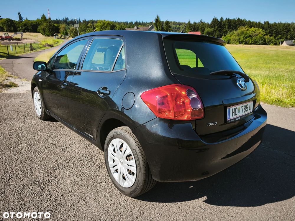 Toyota Auris 1.4 D-4D - 5