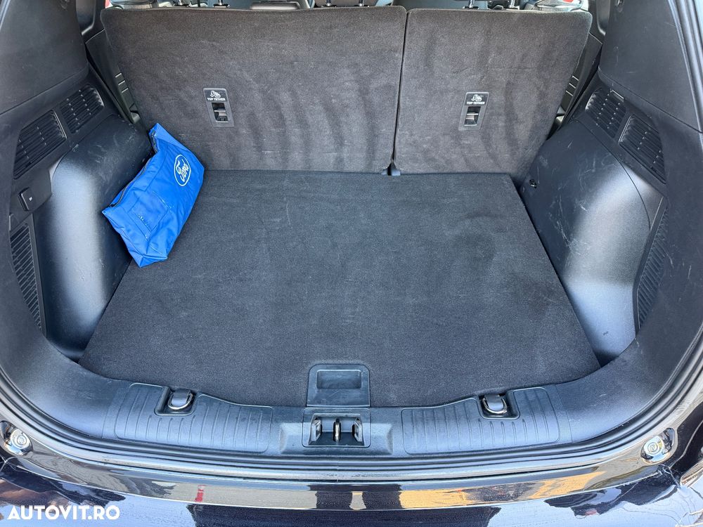 Ford Kuga 2.5 Duratec FHEV 4x4 ST-LINE - 32