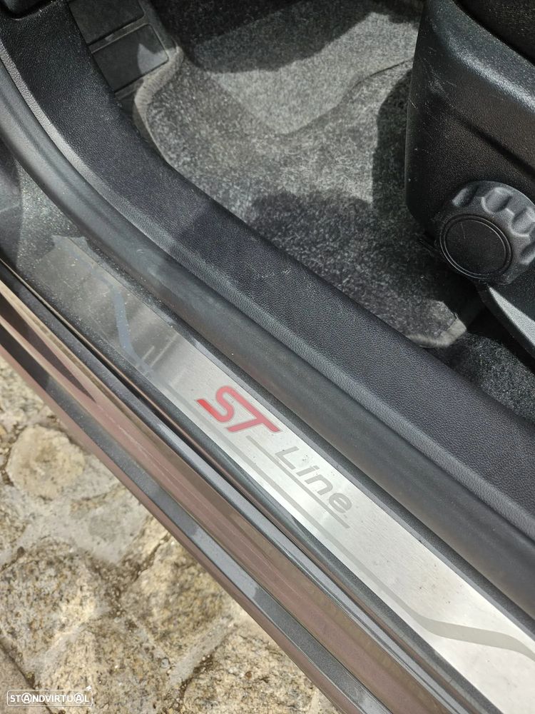 Ford Focus 1.0 EcoBoost MHEV ST-Line - 12