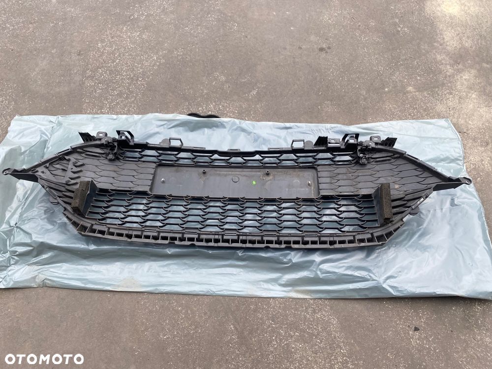 TOYOTA COROLLA E21 19- KOMBI HB KRATKA krata środkowa dolna ZDERZAKA przedniego ATRAPA GRILL KRATKA W ZDERZAK  przedni OTWORY NA PDC wlot powietrza przód hatchback E 21 E210 E 210  53112-02B10  53112-02B10/20 - 6