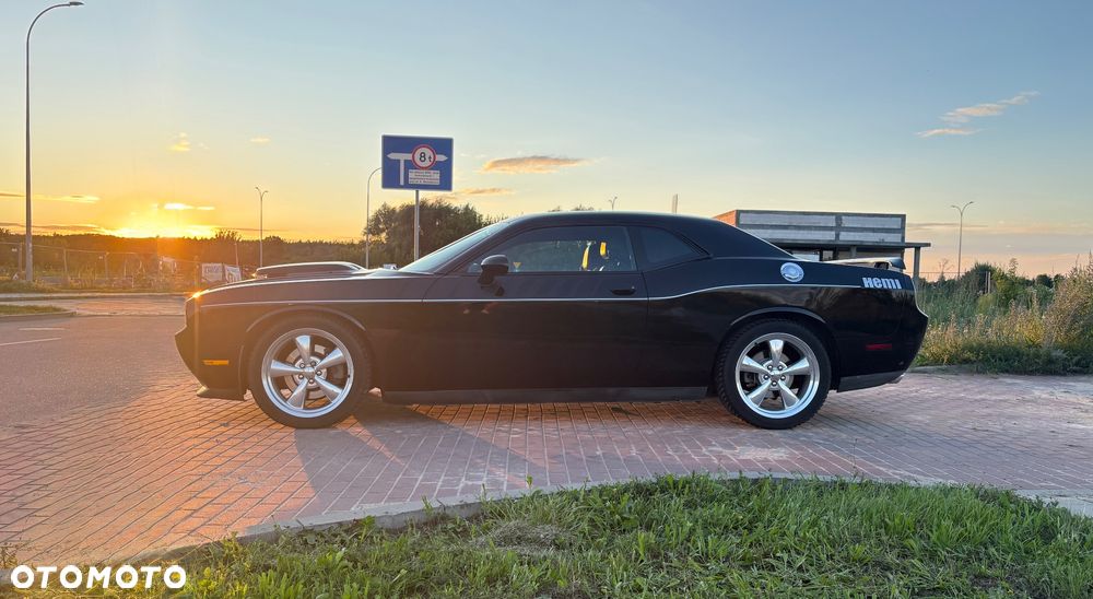 Dodge Challenger - 7