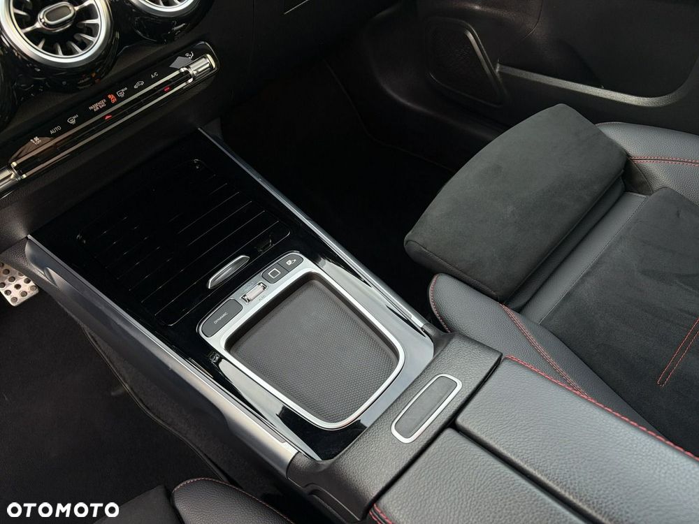Mercedes-Benz GLB - 24