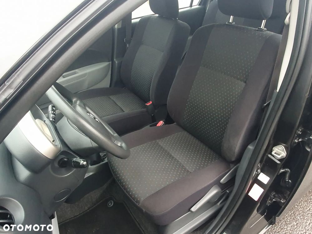 Daihatsu Sirion - 28