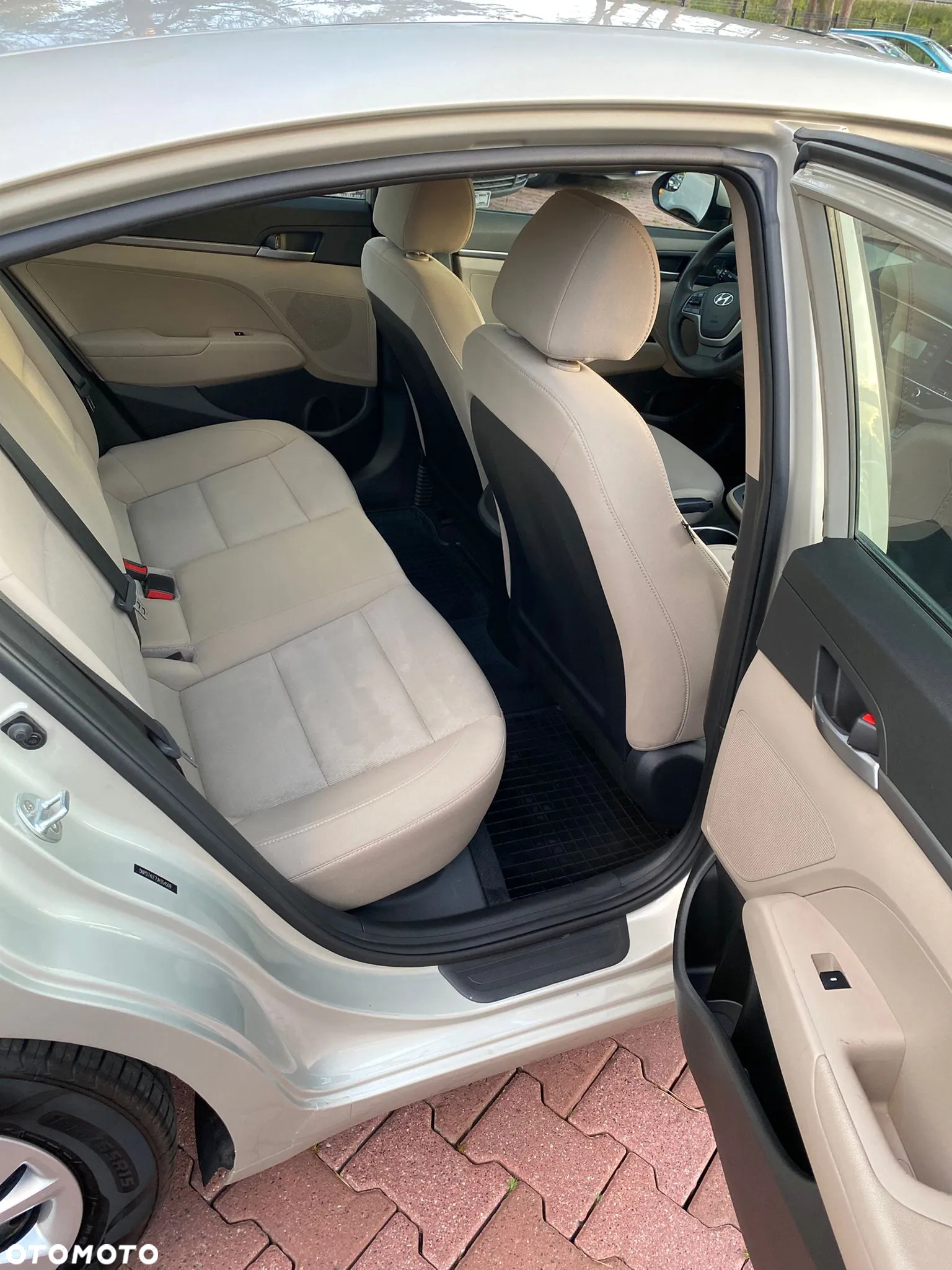 Hyundai Elantra - 30