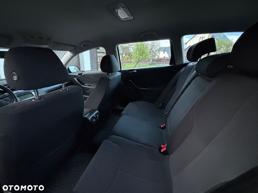 Volkswagen Passat 1.9 TDI Comfortline - 11