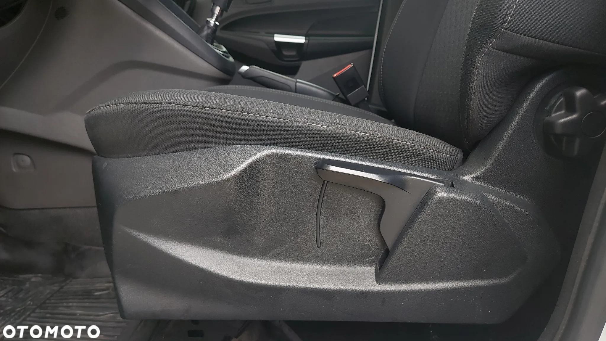 Ford CONNECT - 17