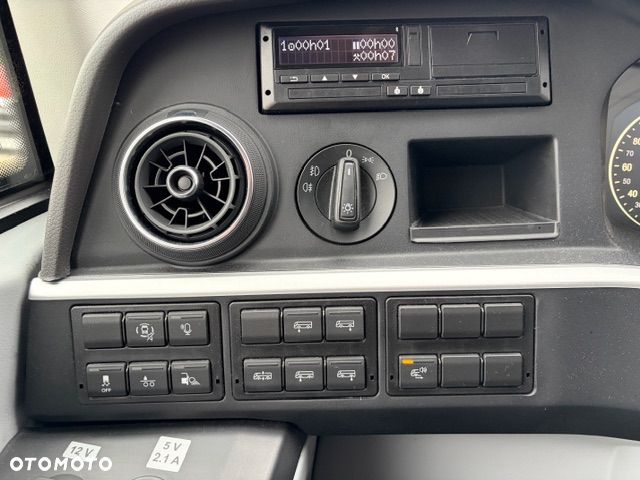 MAN LION`S COACH L R08 - 23