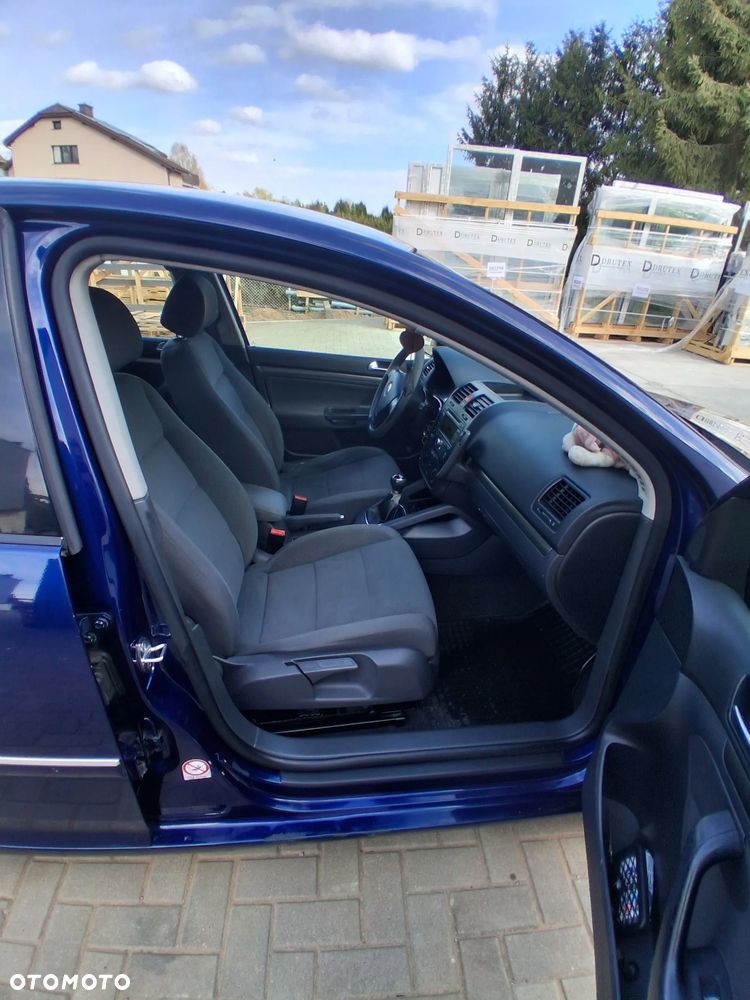 Volkswagen Golf - 6