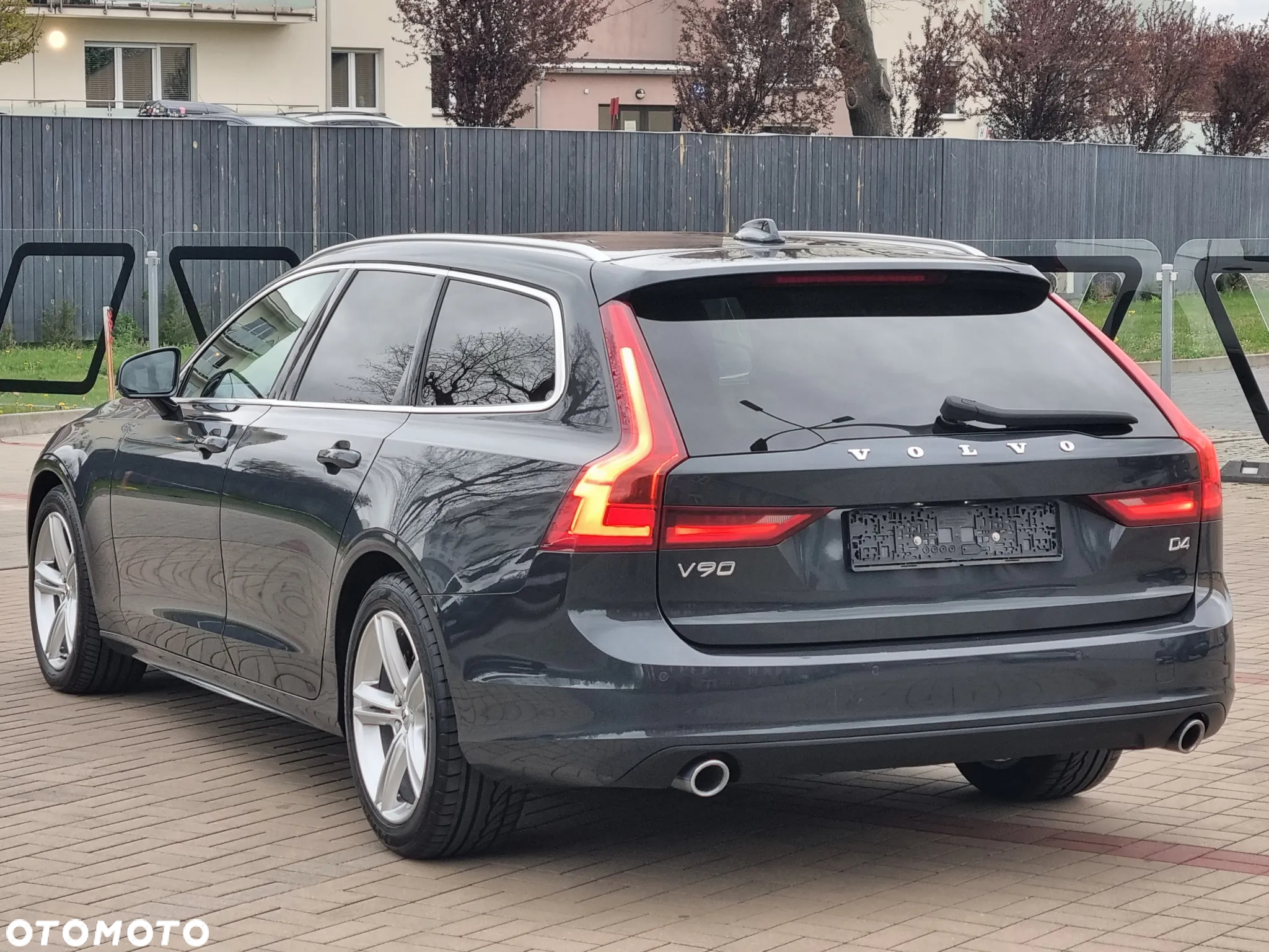 Volvo V90 D4 Geartronic Momentum Pro - 3