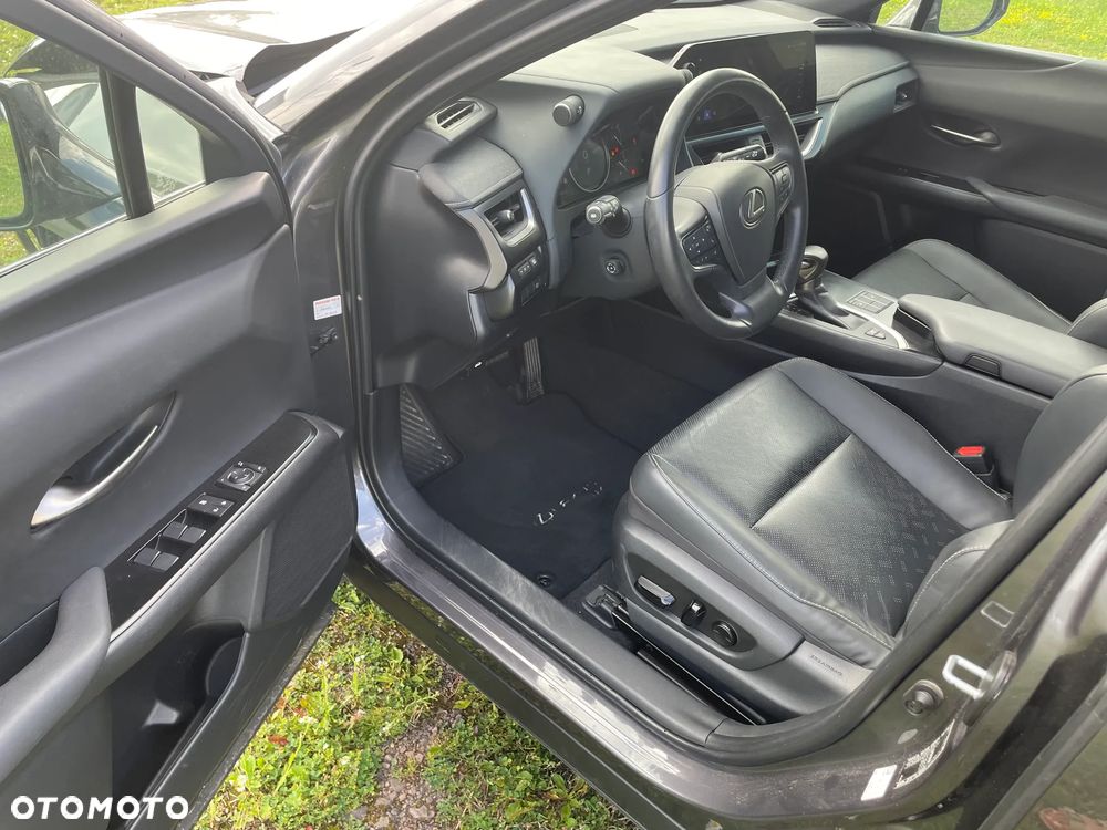 Lexus UX 250h (E-FOUR) Executive Line - 2
