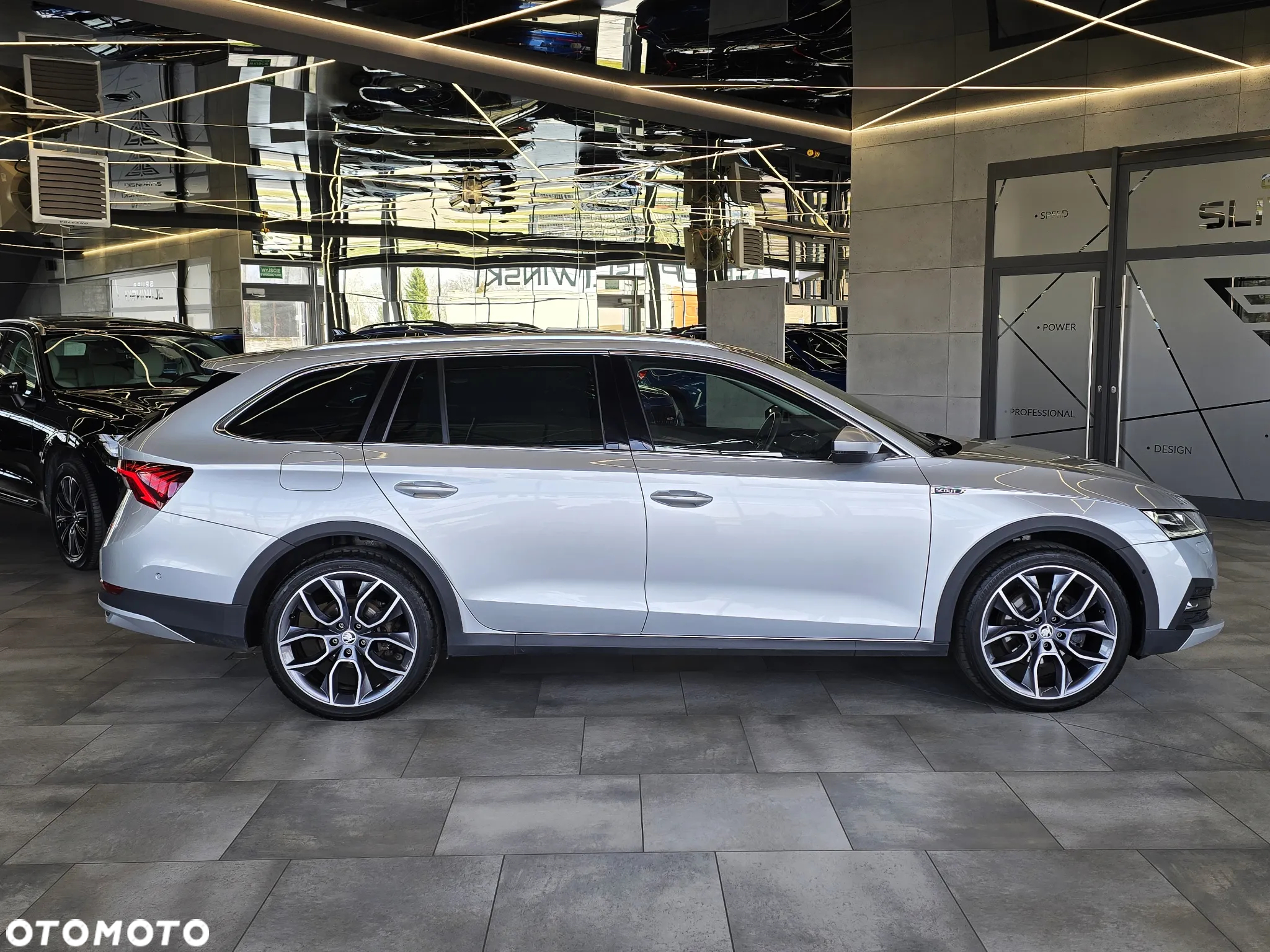 Skoda Octavia Combi 2.0 TDI DSG 4x4 Scout - 11
