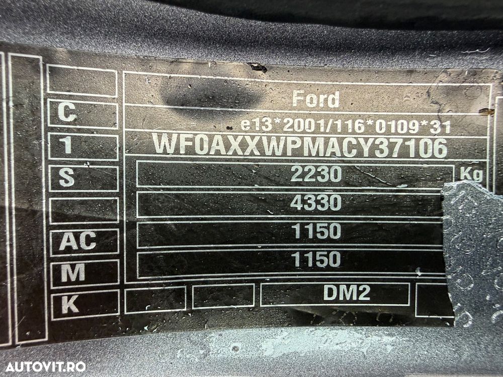 Ford Kuga 2.0 TDCi 4WD Powershift Titanium - 36