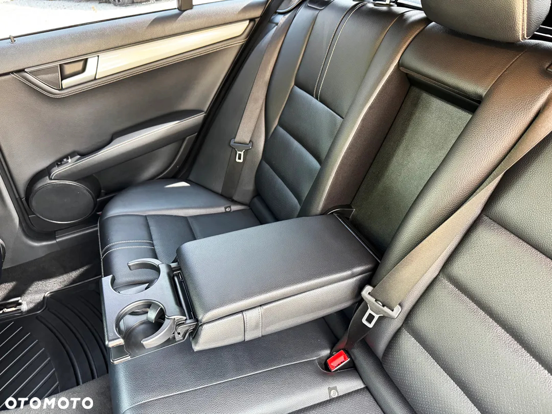 Mercedes-Benz Klasa C 300 T CDI 4Matic 7G-TRONIC Avantgarde Edition - 31