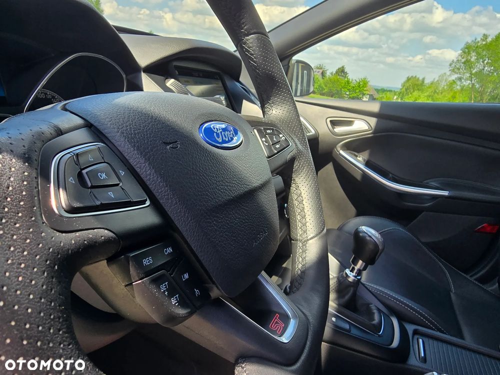 Ford Focus - 25