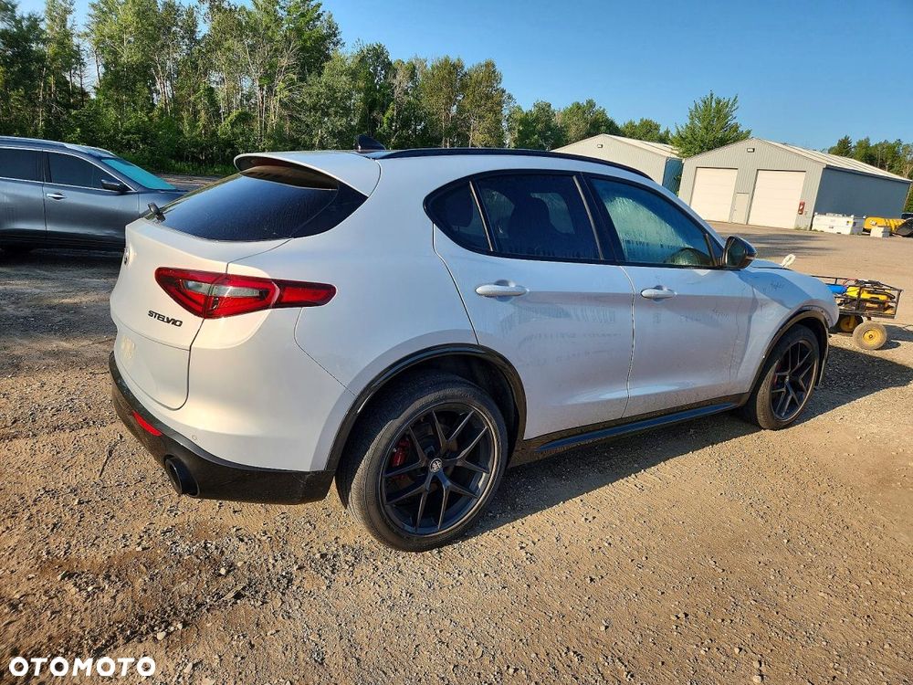 Alfa Romeo Stelvio 2.0 Turbo Veloce TI Q4 - 16