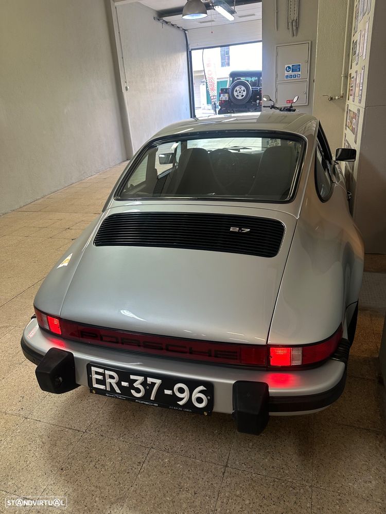 Porsche 911 Série F - 9