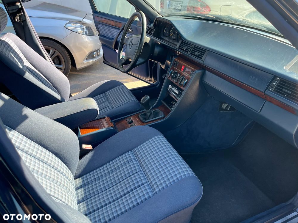 Mercedes-Benz Klasa E 300 D - 6