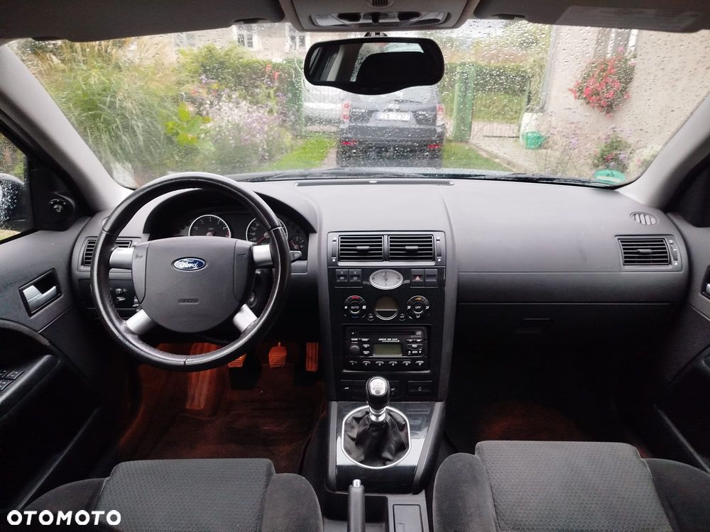 Ford Mondeo 1.8 Ghia - 19