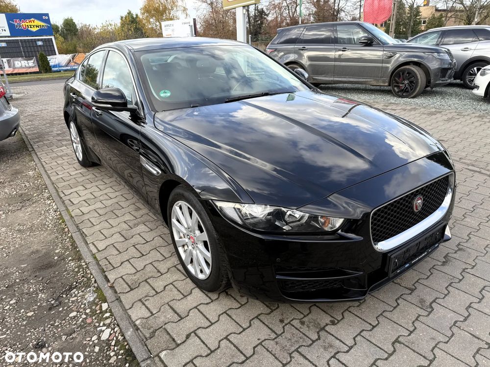Jaguar XE - 3