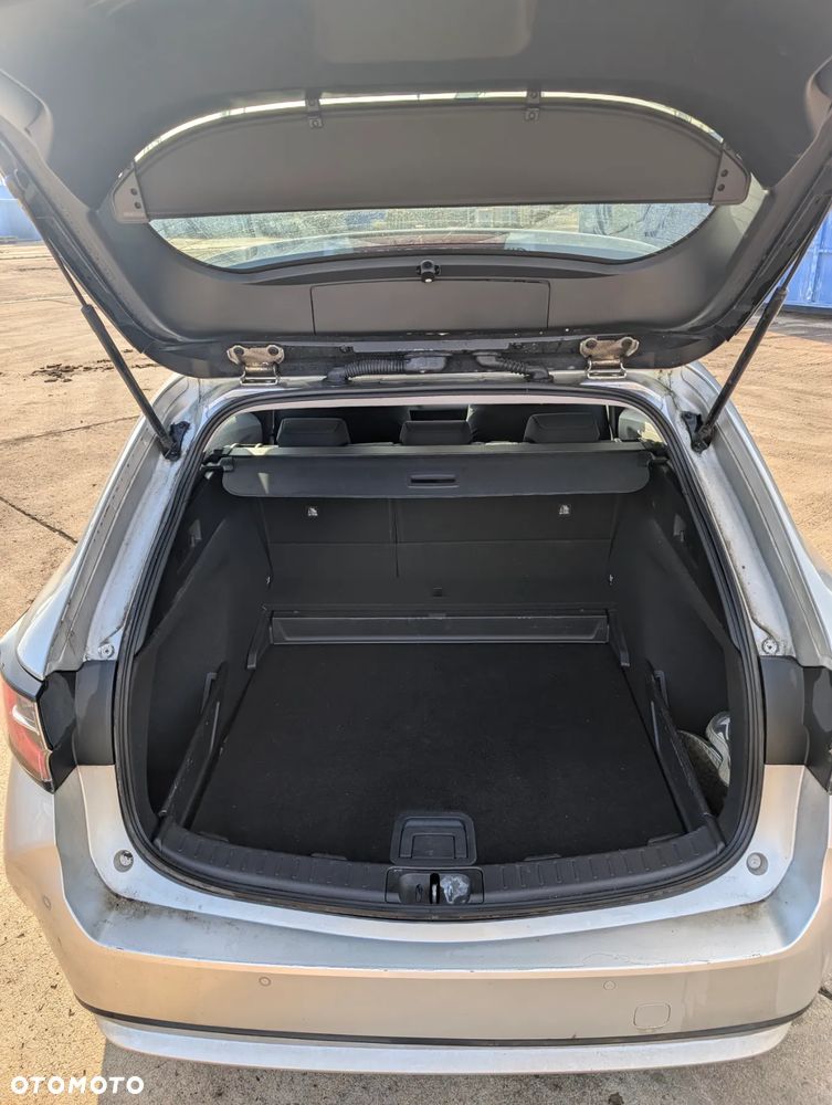 Toyota Corolla 1.8 Hybrid Comfort - 12