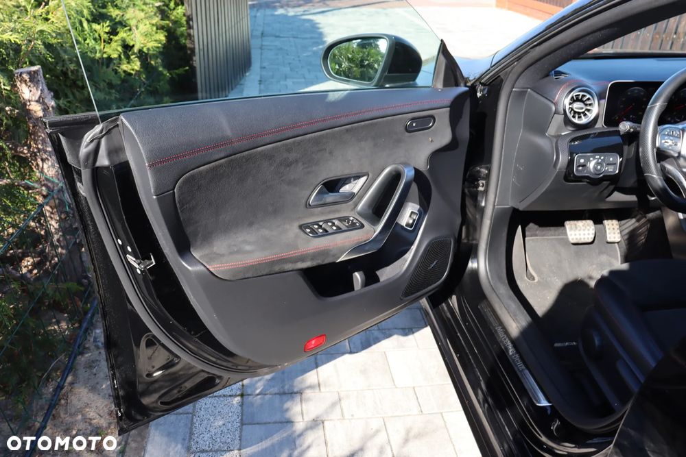 Mercedes-Benz CLA 220 7G-DCT - 13