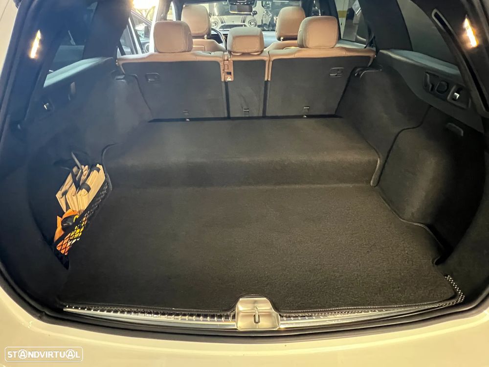Mercedes-Benz E 300 Bluetec Hybrid Avantgarde - 23