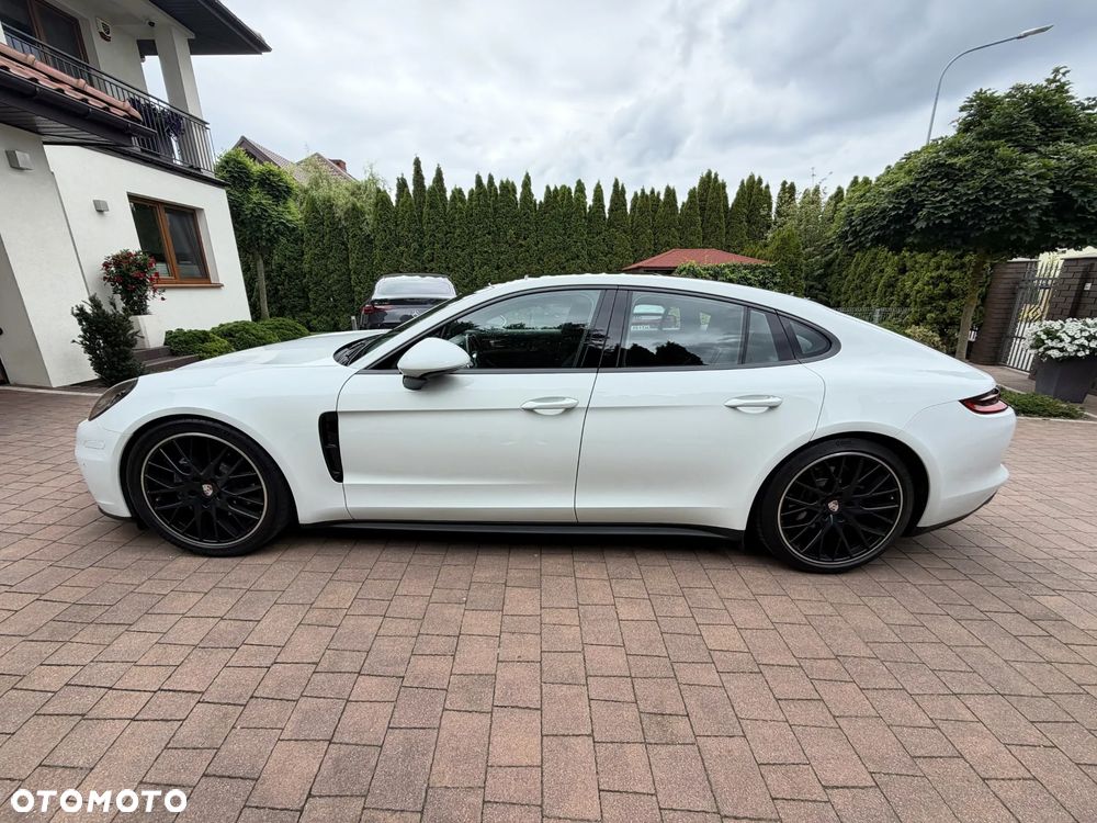Porsche Panamera - 4
