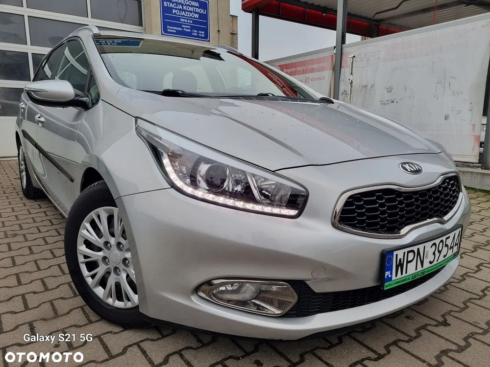 Kia Ceed 1.6 GDI Dream Team Edition - 4