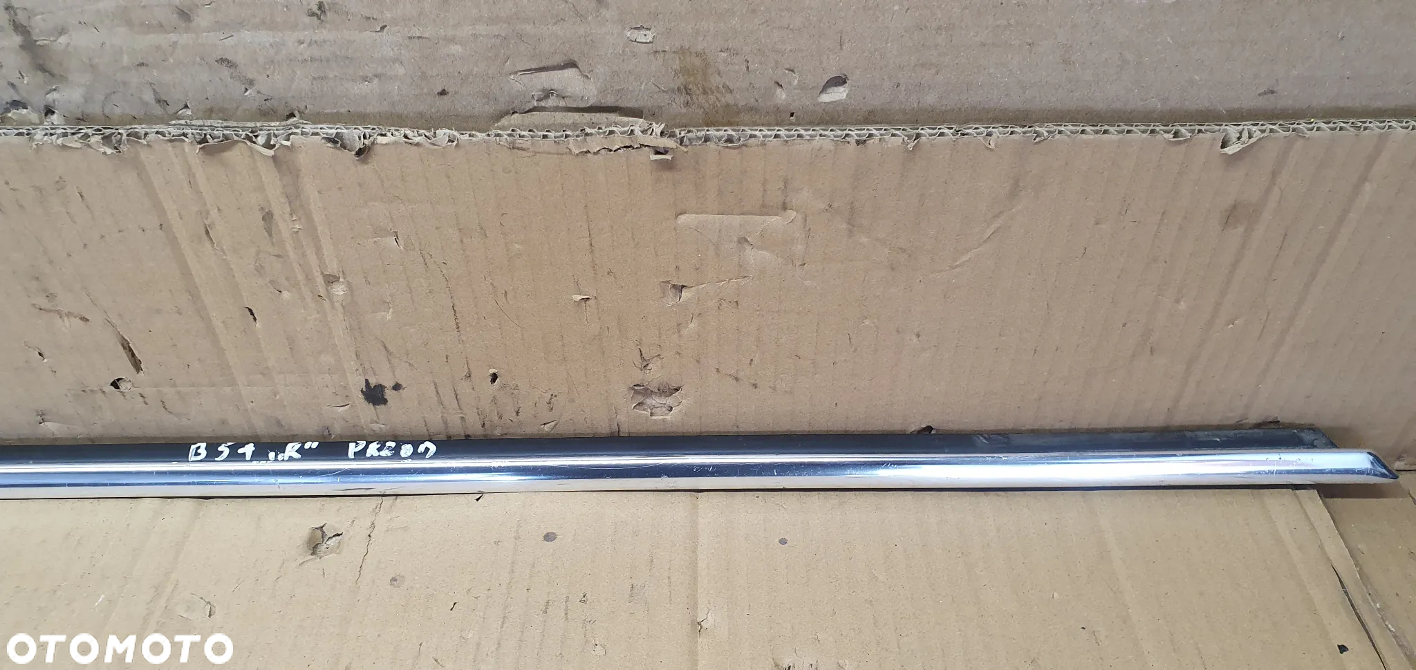 Listwa zgarniająca drzwi prawy przód chrom VW Passat B5 FL 3B0837478E - 3