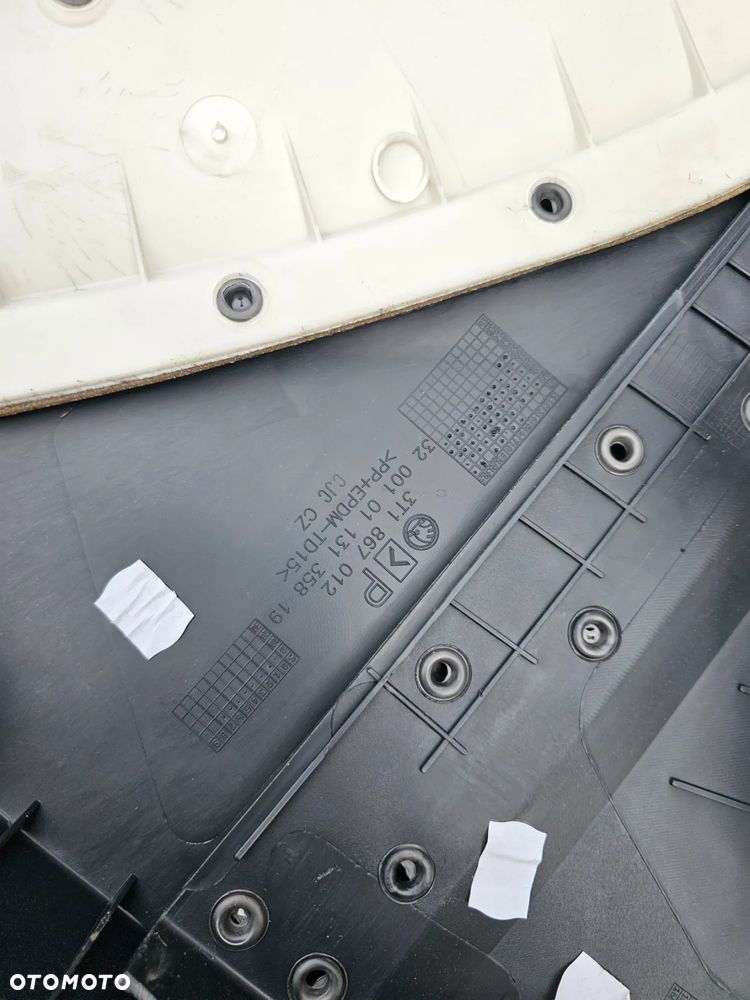 Boczek drzwi skóra prawy skoda superb II - 7