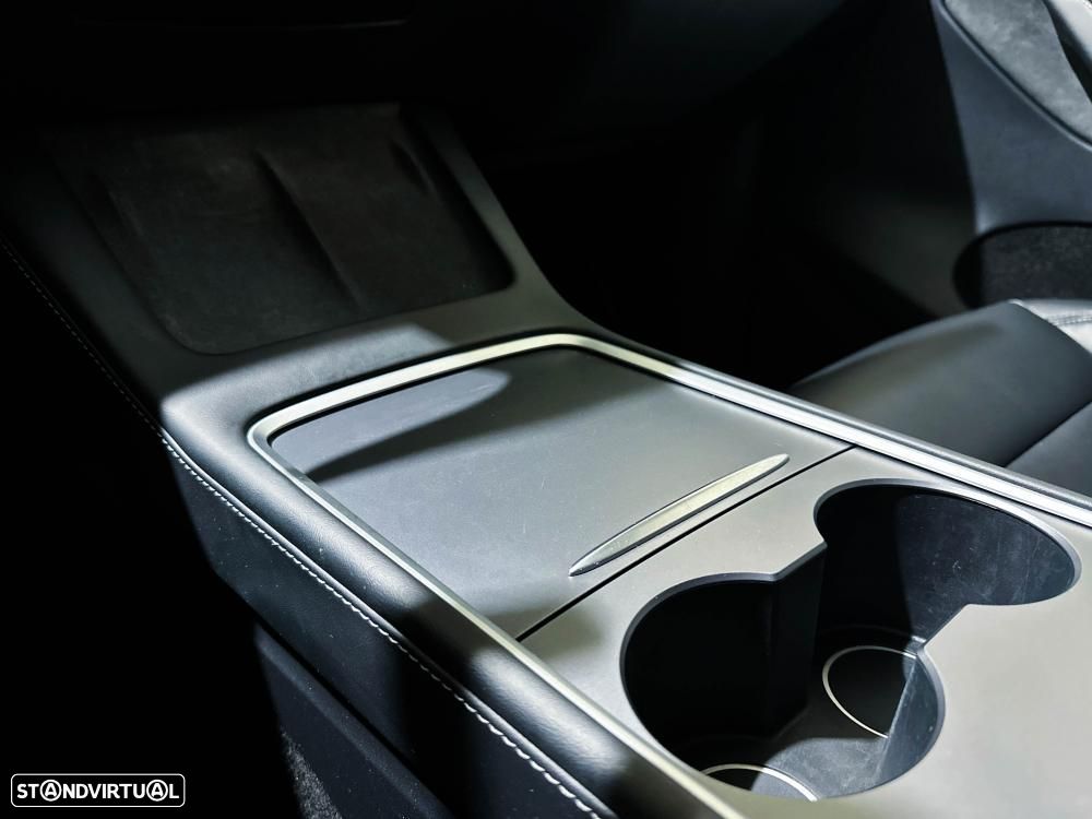Tesla Model Y Performance Dual Motor AWD - 30