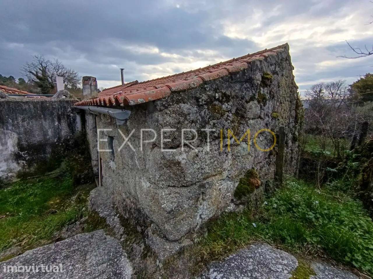Casa de Arrumos em Pedra para venda - Quintãs de Baixo, Linhares... - Grande imagem: 2/5