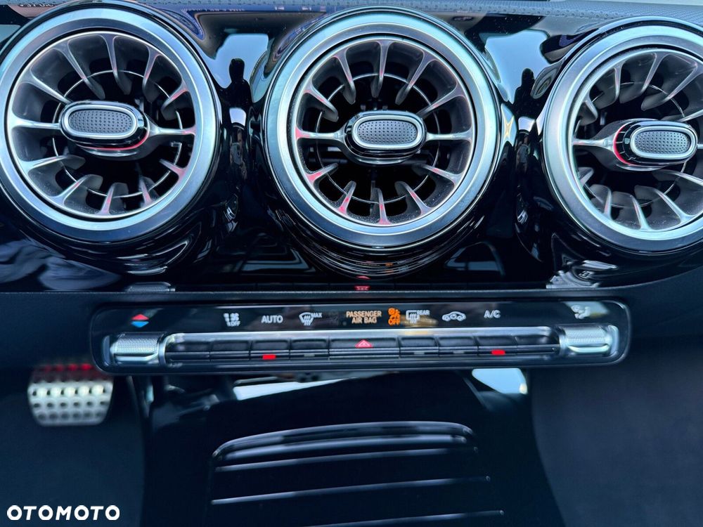 Mercedes-Benz CLA 200 AMG Line 7G-DCT - 20