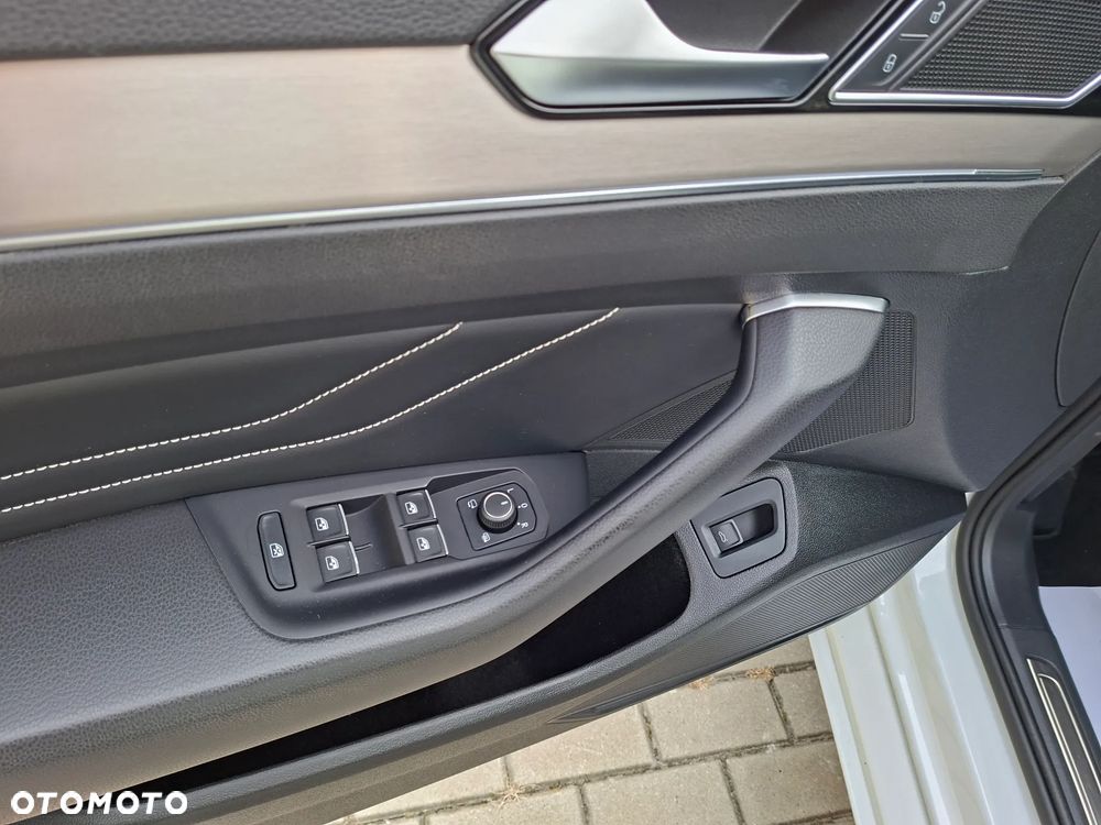 Volkswagen Passat Variant 2.0 TDI BMT Highline DSG - 23