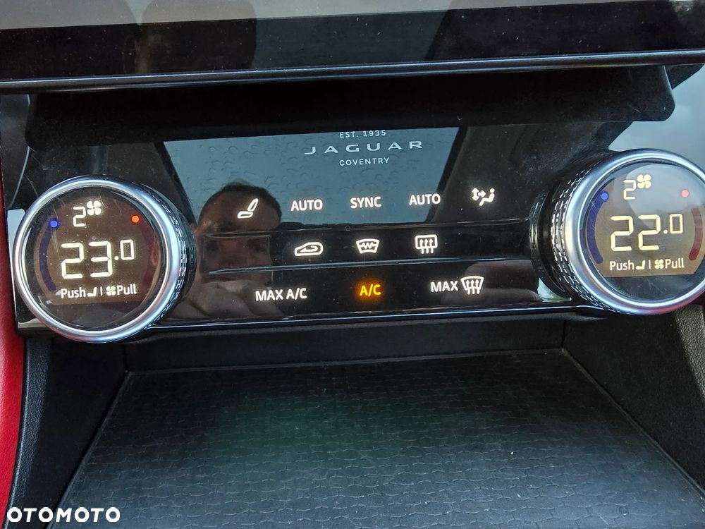 Jaguar F-Pace D200 AWD R-Dynamic S - 24