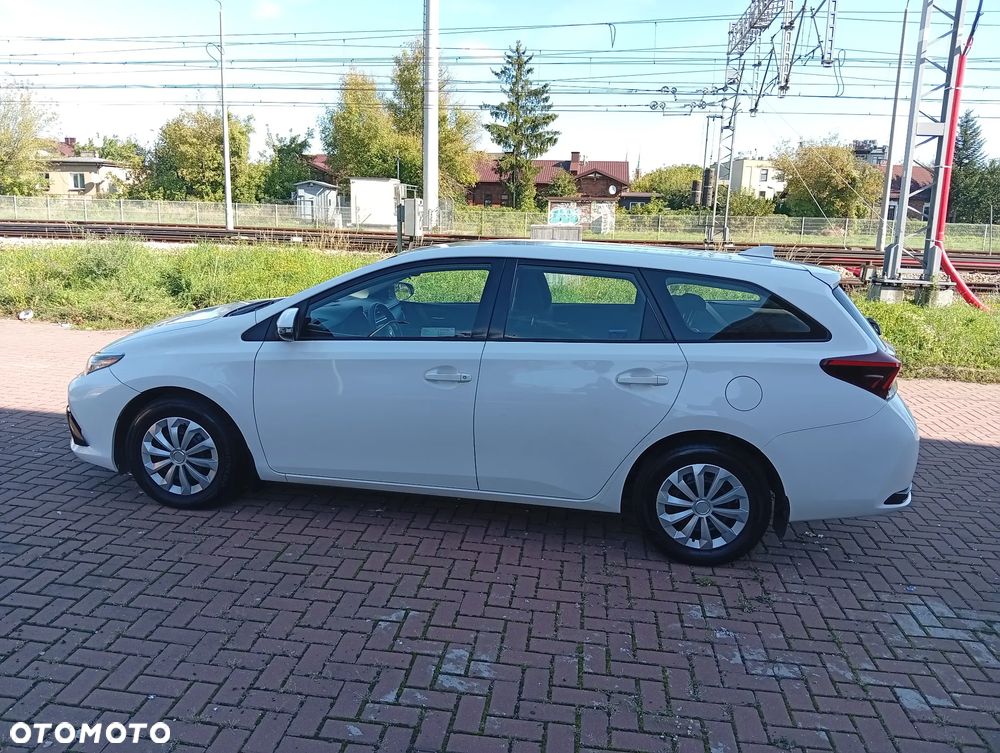 Toyota Auris 2018 photo 3