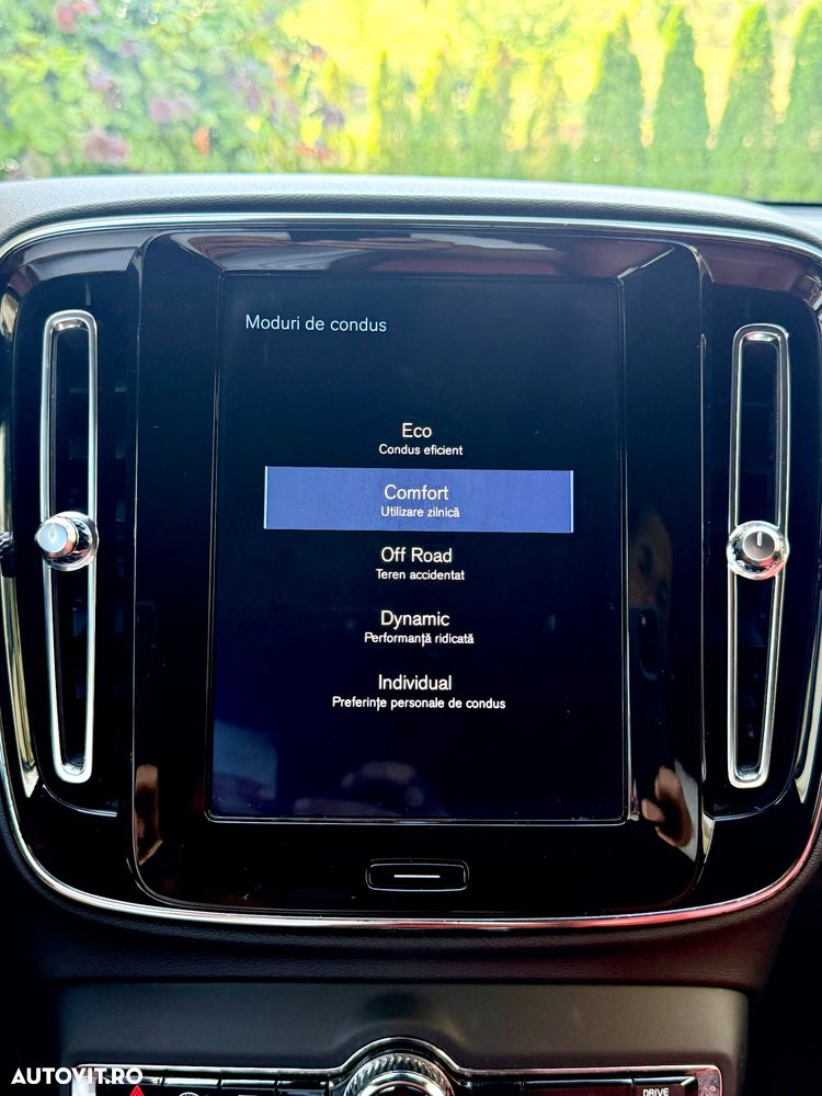 Volvo XC 40 T5 AWD Geartronic Momentum Pro - 19
