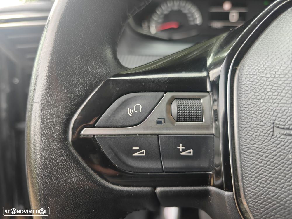Peugeot 2008 1.2 PureTech Active Pack - 29