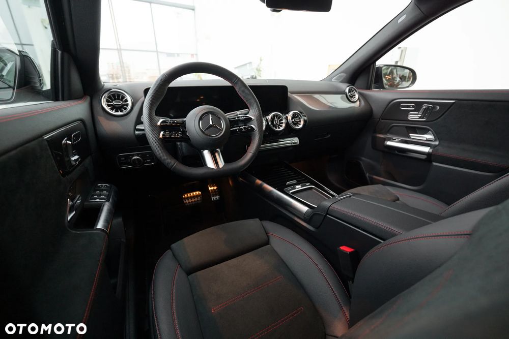 Mercedes-Benz GLA 200 d 4-Matic AMG Line - 13