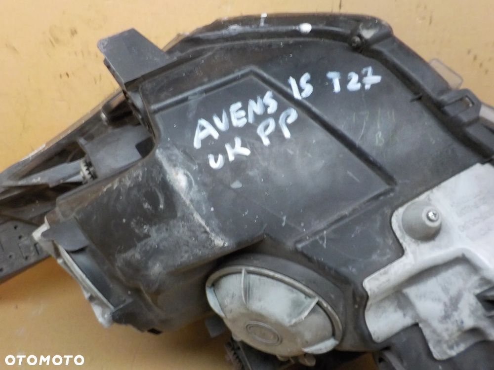 TOYOTA AVENSIS T27 LAMPA PRAWY PRZÓD UK - 7