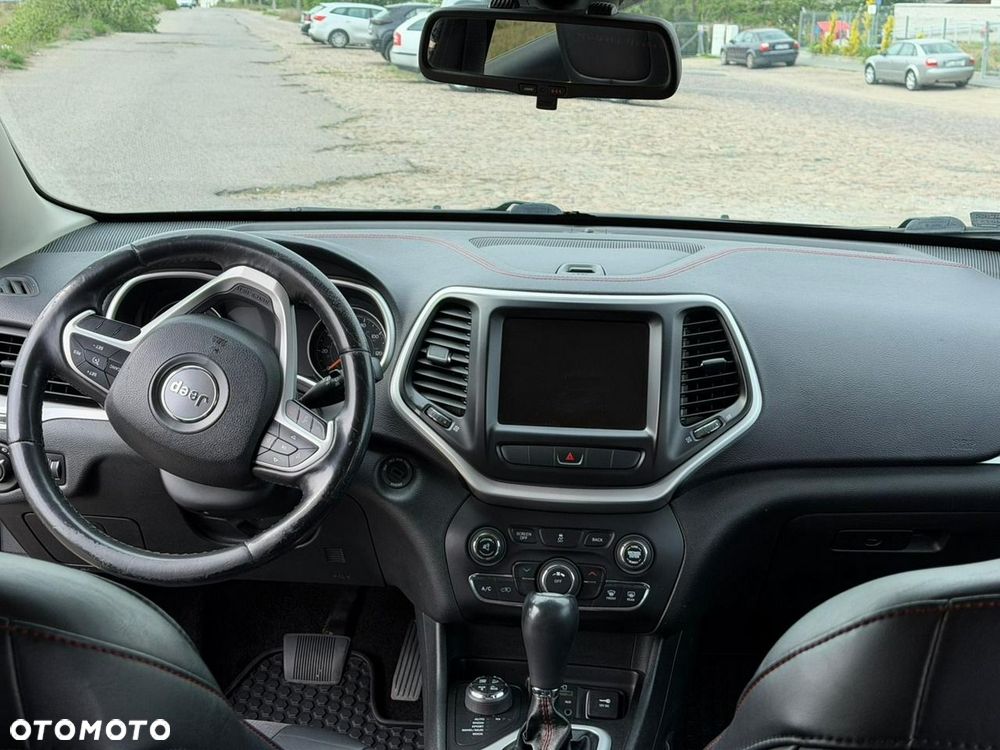 Jeep Cherokee - 11