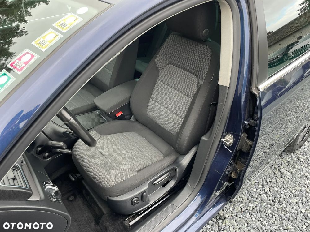 Volkswagen Passat - 16