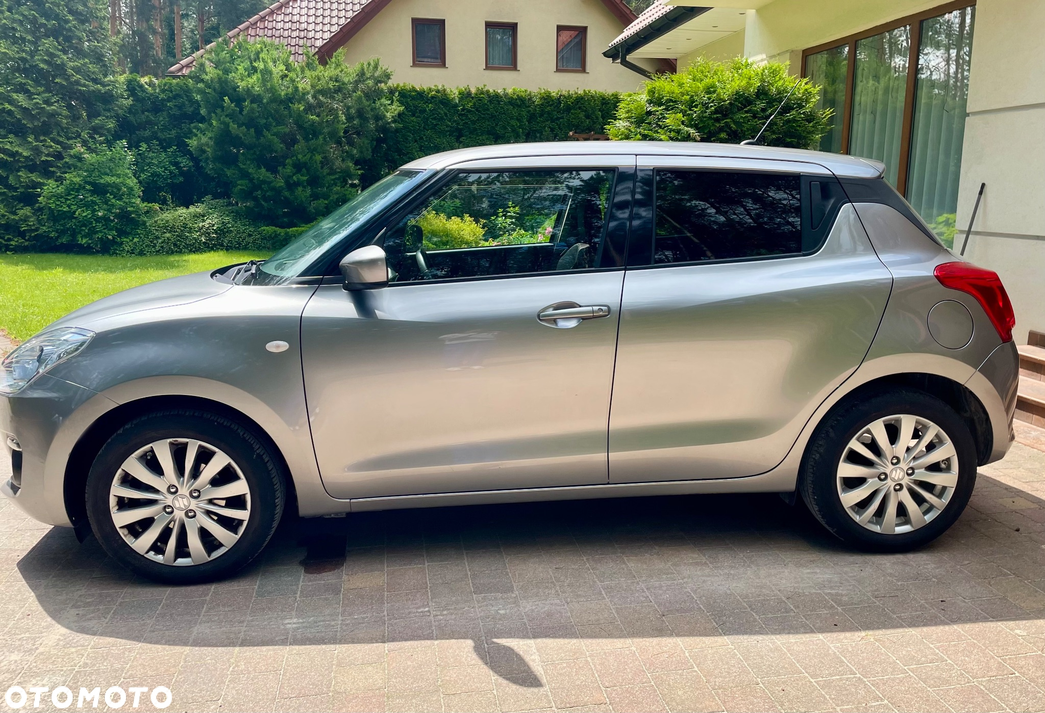 Suzuki Swift 1.2 Premium - 2