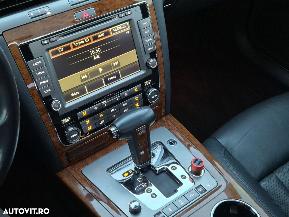 Volkswagen Phaeton - 22