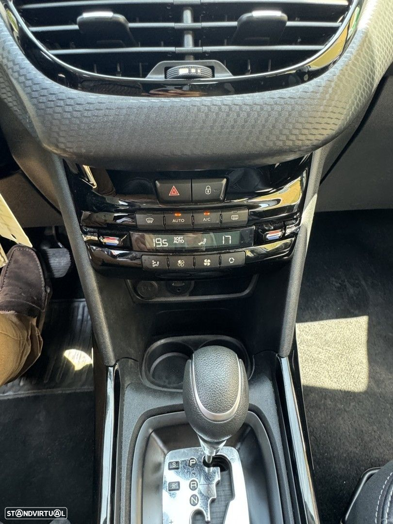 Peugeot 2008 1.2 PureTech Allure EAT6 - 14