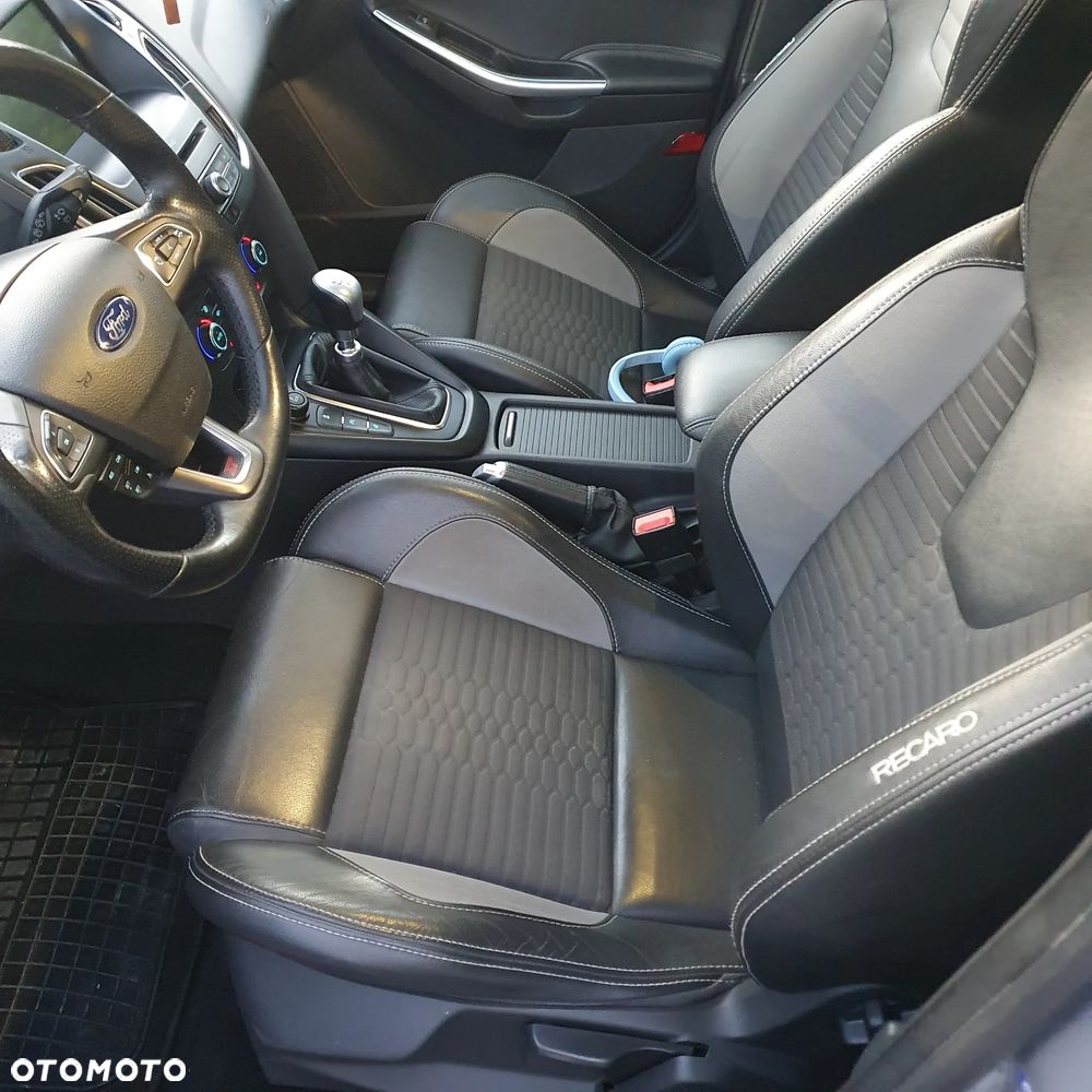Ford Focus 2.0 EcoBoost ST-2 - 9