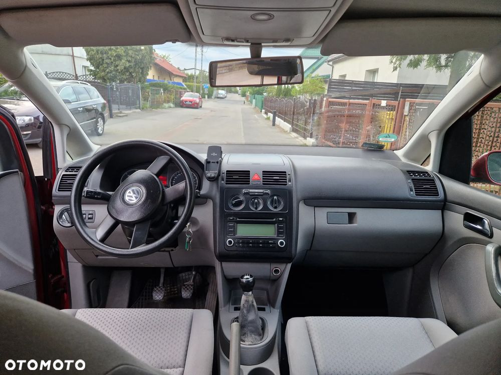 Volkswagen Touran - 10