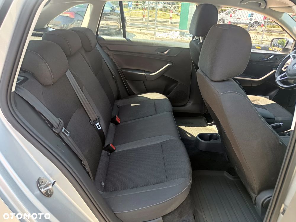 Skoda RAPID 1.2 TSI Ambition - 12