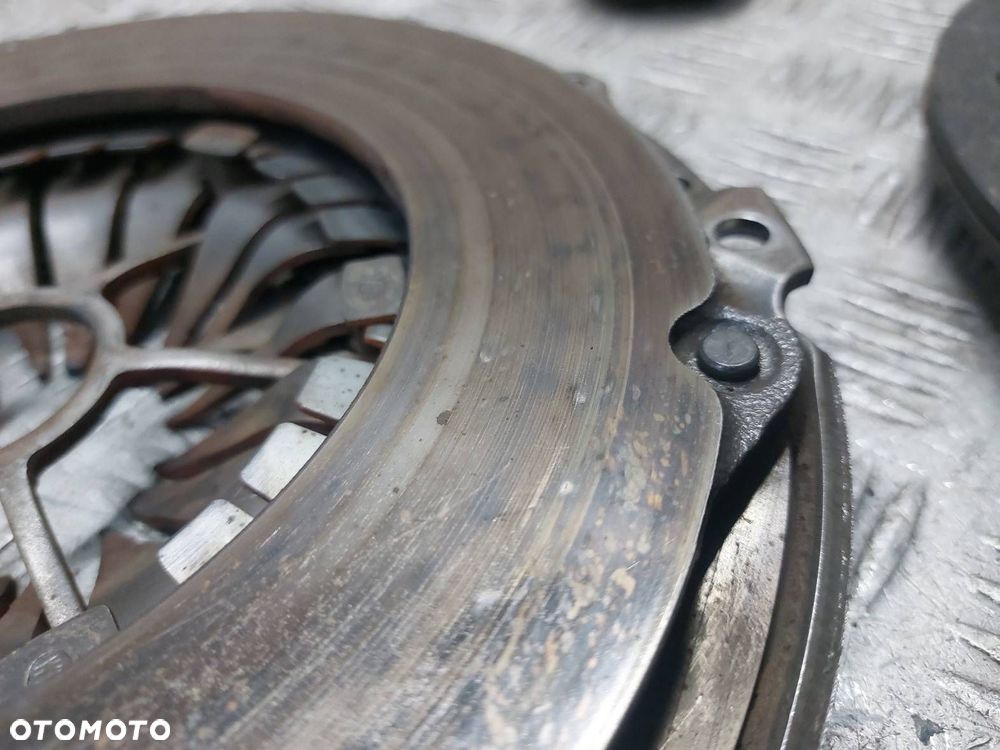 SPRZĘGŁO TARCZA + DOCISK + ŁOŻYSKO OPOROWE PEUGEOT 307 I 2.0 HDI - 6